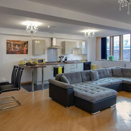 Super Spacious Church Conversion Close To Tower ブラックプール エクステリア 写真