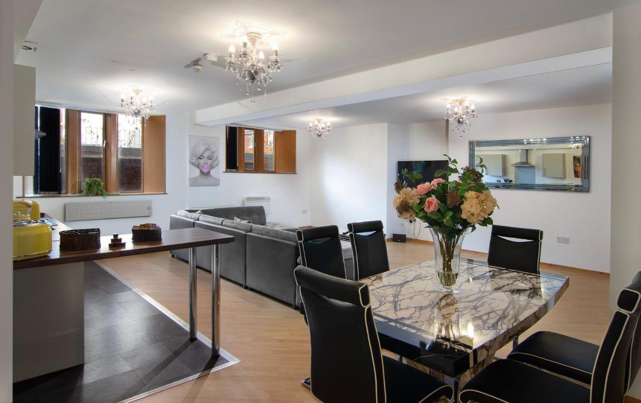 Super Spacious Church Conversion Close To Tower ブラックプール エクステリア 写真