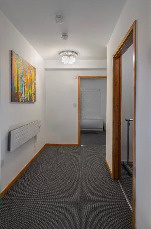 Super Spacious Church Conversion Close To Tower ブラックプール エクステリア 写真