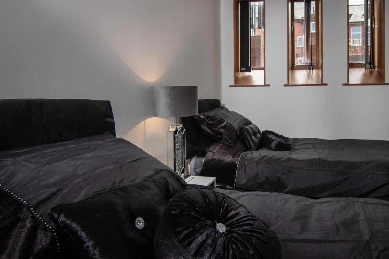 Super Spacious Church Conversion Close To Tower ブラックプール エクステリア 写真