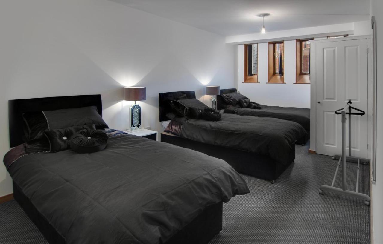 Super Spacious Church Conversion Close To Tower ブラックプール エクステリア 写真
